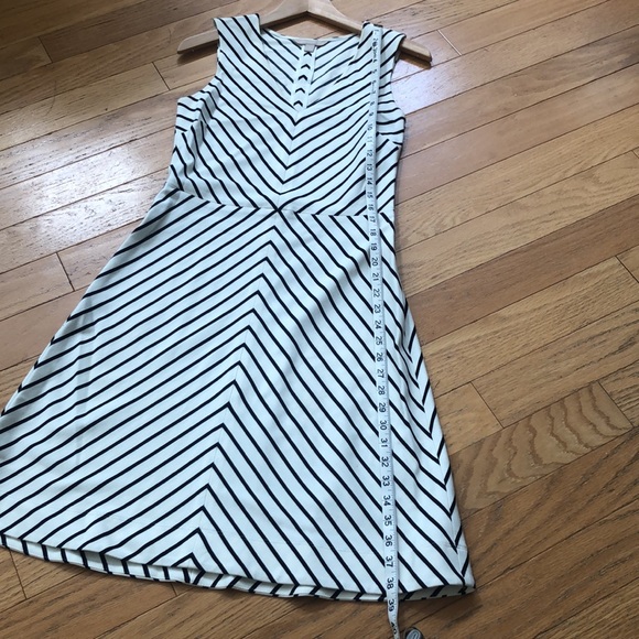 Banana Republic Mad Men Black & White Diagonal Stripe Dress - Excellent! 6 - Picture 10 of 14